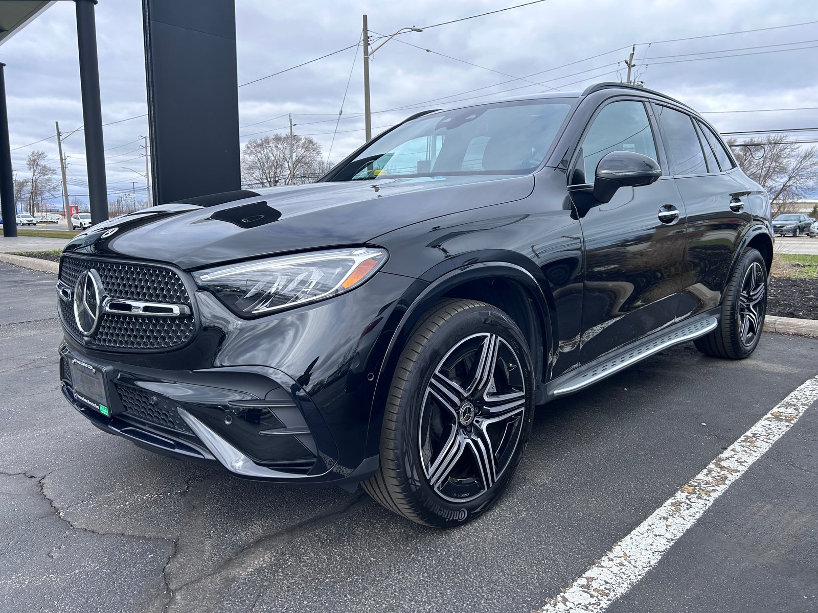 賓士原廠認證車 CPO #052876 GLC300 23/6 超低里程7686英里 車輛如新 省很大 .AMG版本.原廠P20跟車全套系統.360度…..