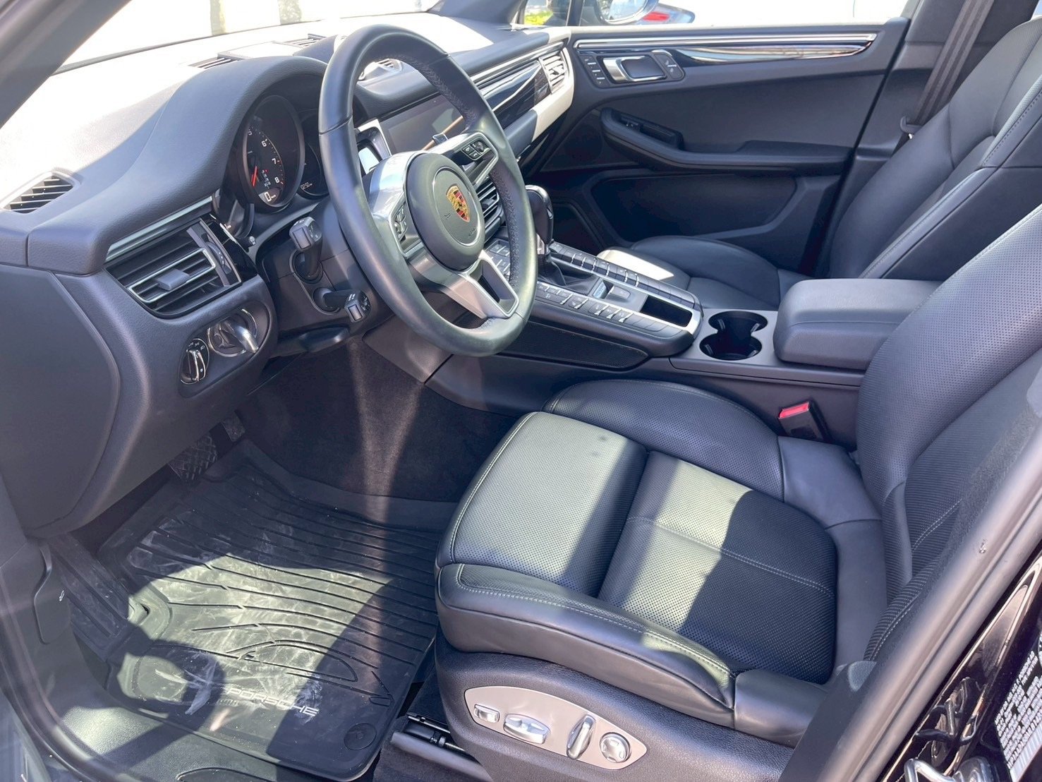 保時捷原廠認證車CPO #B14239   機會難得 超低里程9K     Macan 黑色金屬漆 原廠跟車系統ACC.Bose.360.14向座椅Turbo 鋁圈…..