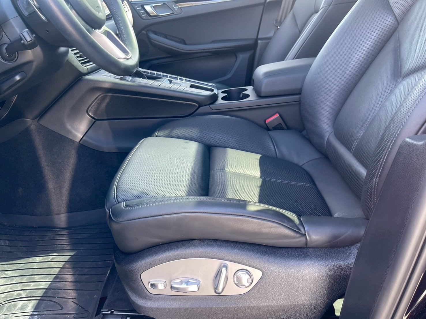 保時捷原廠認證車CPO #B14239   機會難得 超低里程9K     Macan 黑色金屬漆 原廠跟車系統ACC.Bose.360.14向座椅Turbo 鋁圈…..