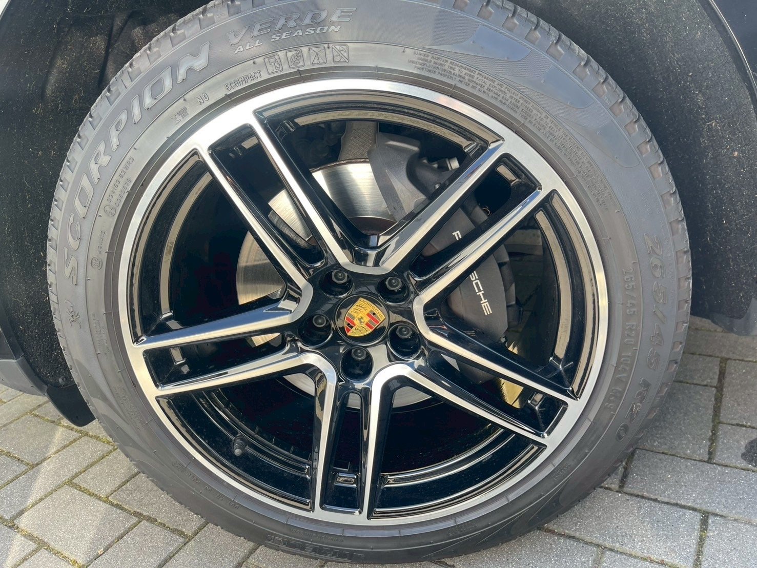 保時捷原廠認證車CPO #B14239   機會難得 超低里程9K     Macan 黑色金屬漆 原廠跟車系統ACC.Bose.360.14向座椅Turbo 鋁圈…..