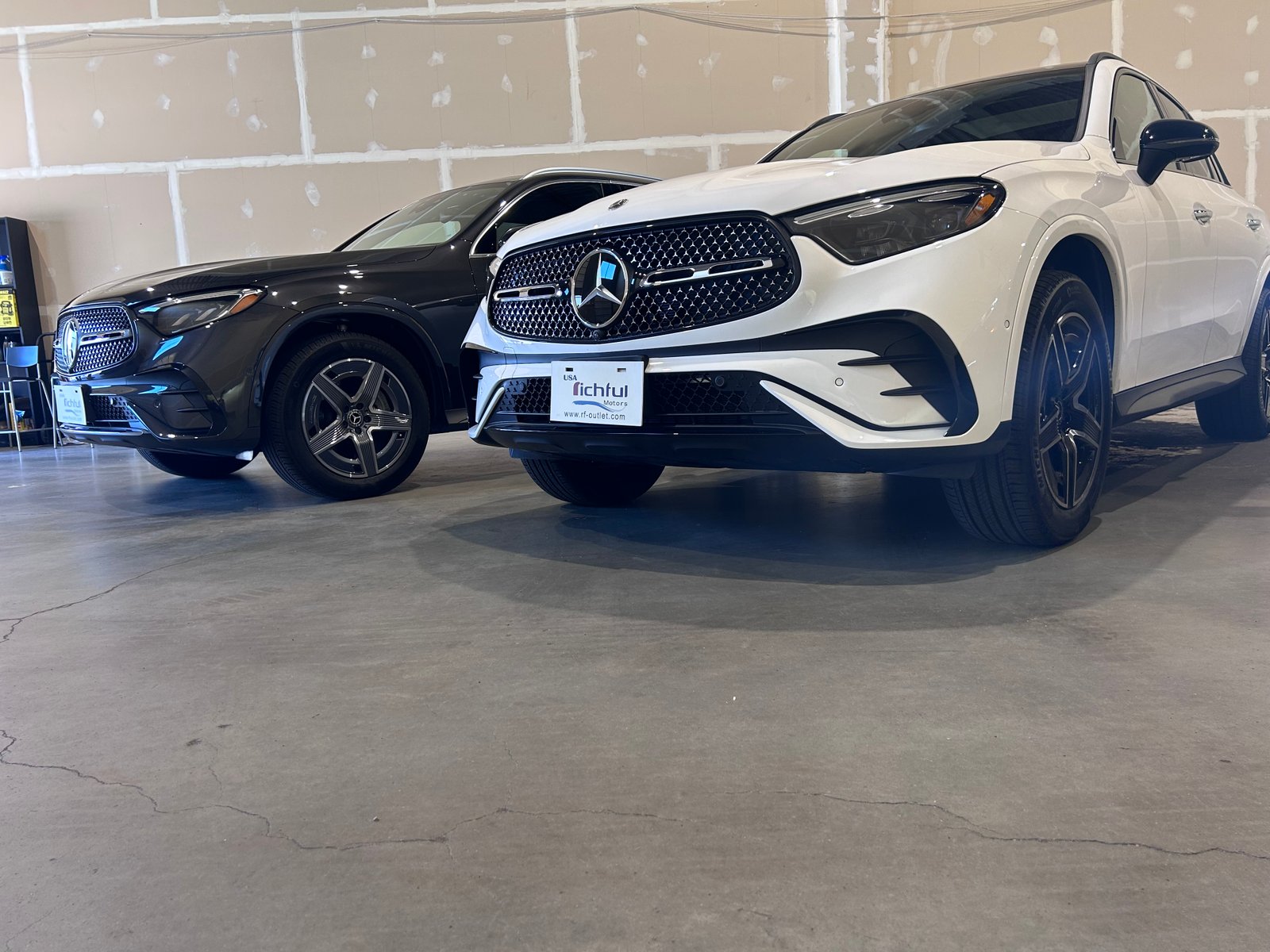 全新車 2025年全新GLC300SUV 最後ㄧ部 現在的匯率 多配備且現省新台幣60萬 P20 智慧頭燈.抬顯.通風.夜色全部都有了