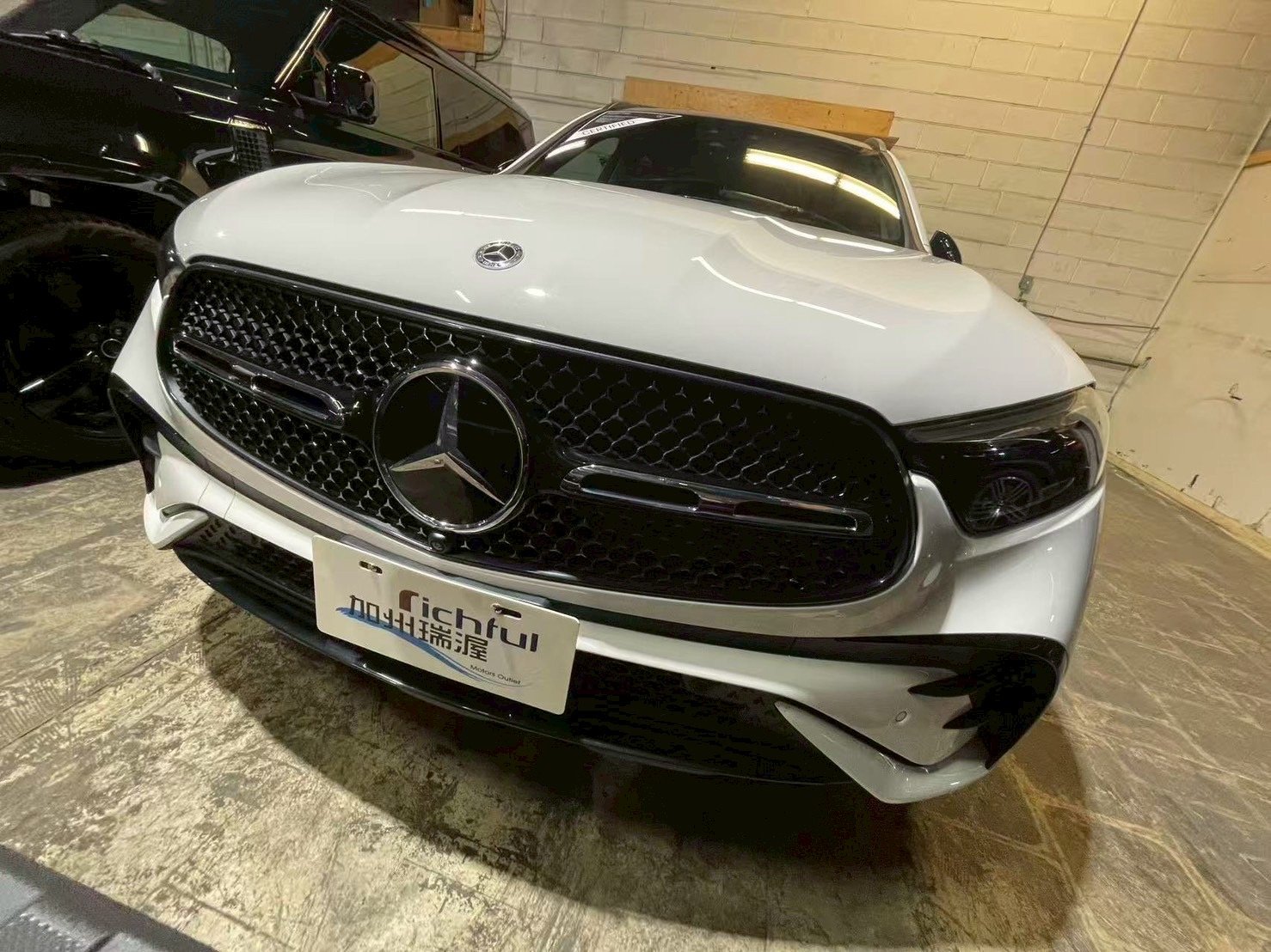 賓士原廠認證車CPO #034632 23/4 國外使用一年多，我們少花100多萬 P20.AMG.抬頭顯示器.多光速……
