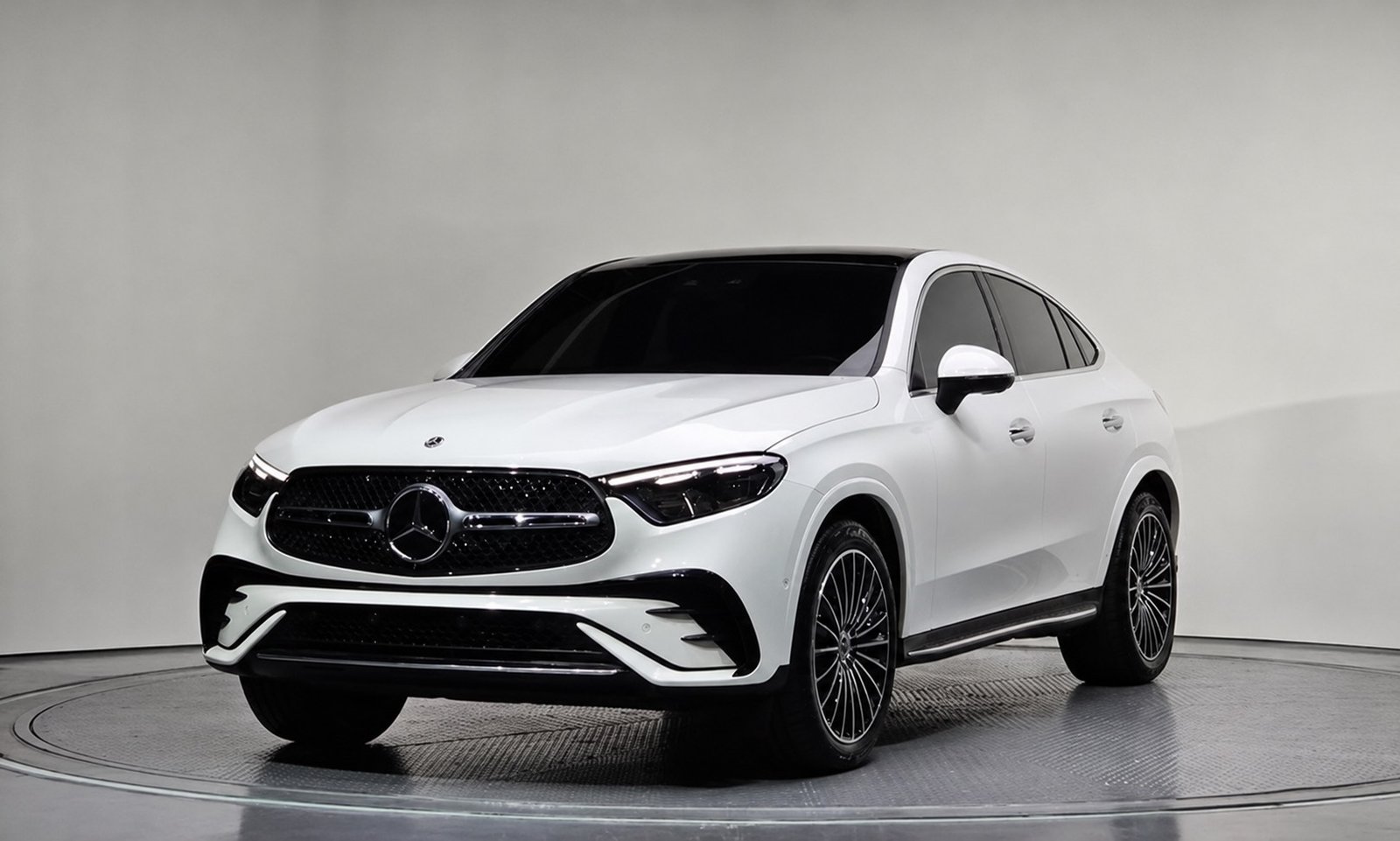最受歡迎 GLC Coupe 酷背#213360 24/3 稀有入庫 僅此ㄧ部 20” AMG 圈.P20.AMG.多光速.通風.抬頭.全景.…..