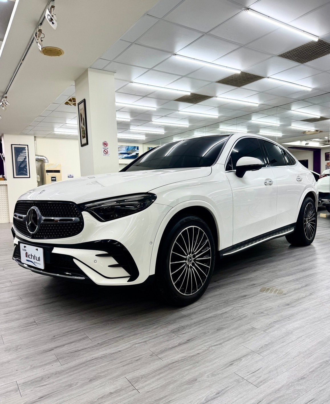 最受歡迎 GLC Coupe 酷背#213360 24/3 稀有入庫 現車 20” AMG 圈.P20.AMG.多光速.通風.抬頭.全景.…..